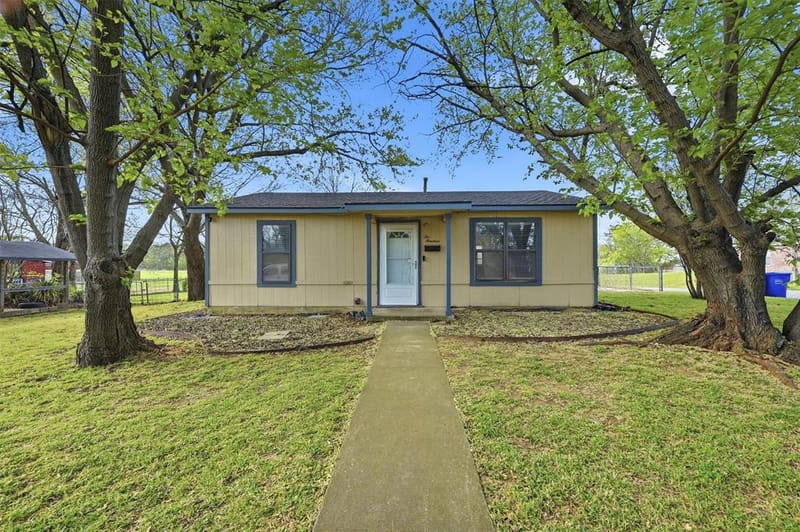 600 E South Street, Whitesboro TX 76273