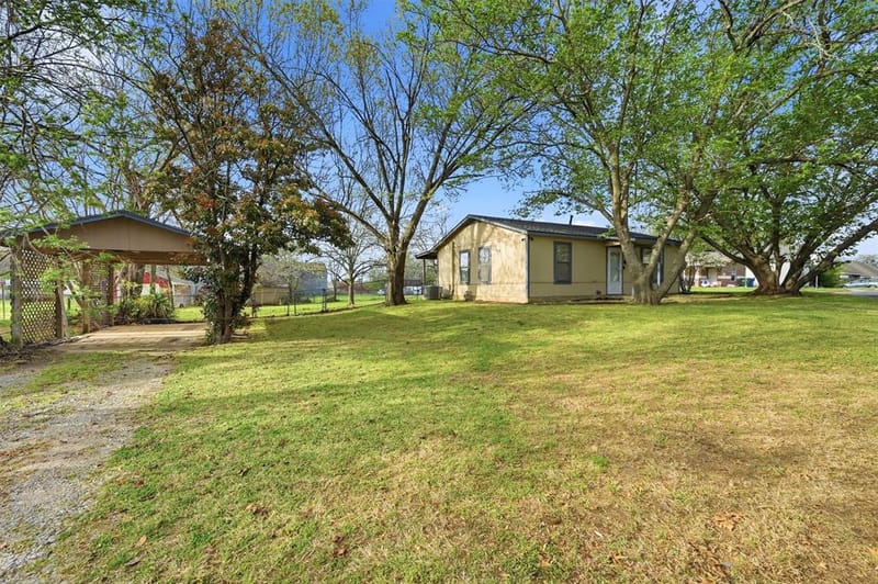 600 E South Street, Whitesboro TX 76273 - Photo 4