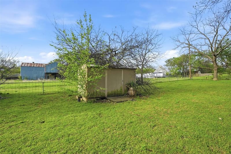 600 E South Street, Whitesboro TX 76273 - Photo 25