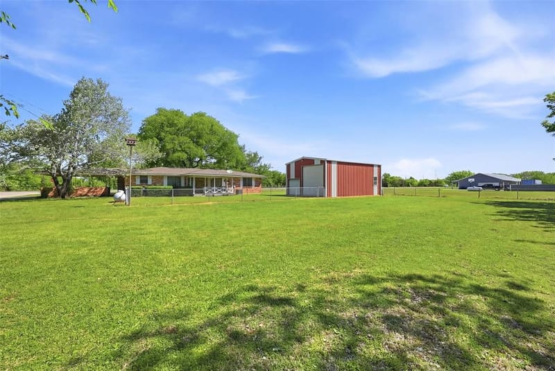 619 W Hayes Street, Savoy TX 75479 - Photo 29