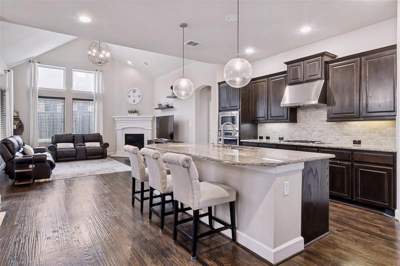 2805 Cole Castle Drive, Lewisville TX 75056 - Photo 3