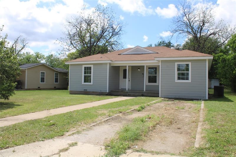 2105 6 TH, Brownwood TX 76801 - Photo 2