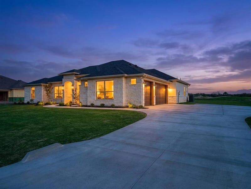 103 Eagle Court, Glen Rose TX 76077 - Photo 3
