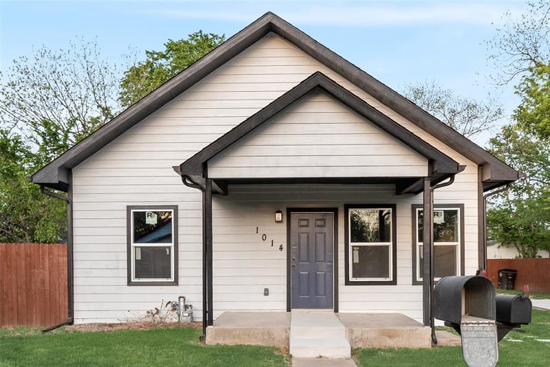 1014 Trinity Street, Cleburne TX 76031 - Photo 2