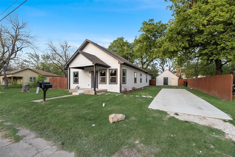 1014 Trinity Street, Cleburne TX 76031 - Photo 3