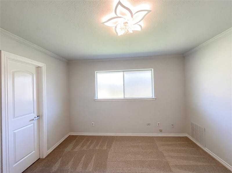 2800 N Surrey Drive, Carrollton TX 75006 - Photo 8
