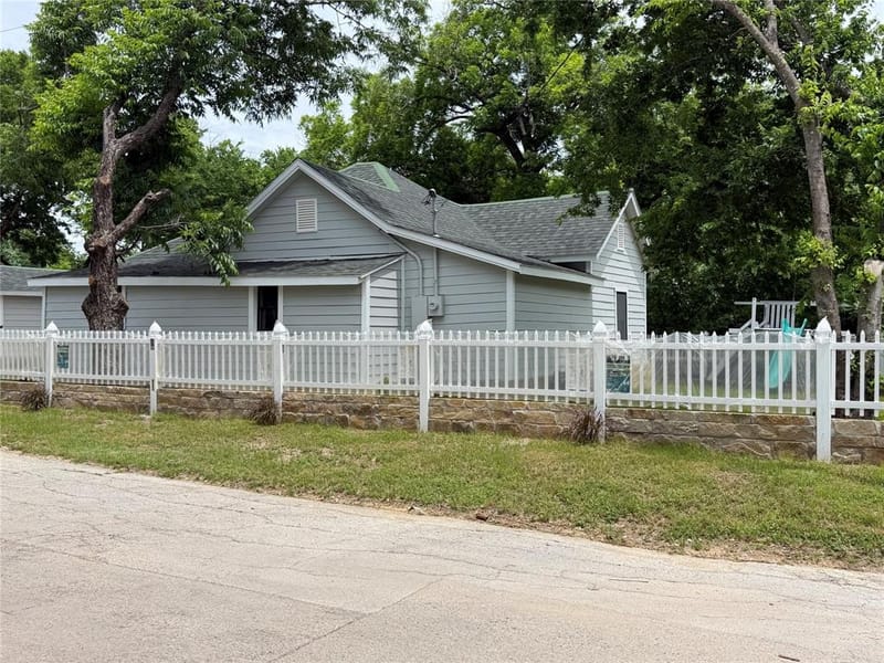 701 Olive Street, Cleburne TX 76031 - Photo 2