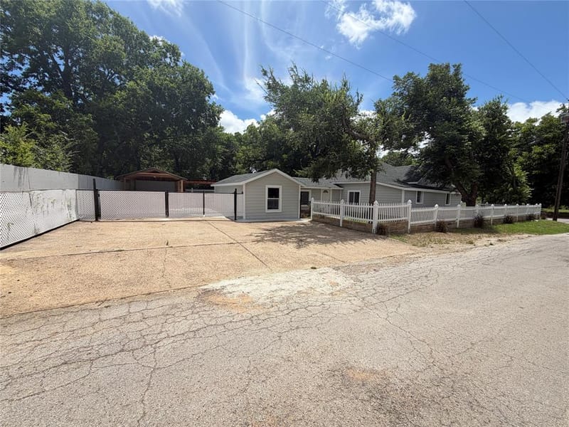 701 Olive Street, Cleburne TX 76031 - Photo 28