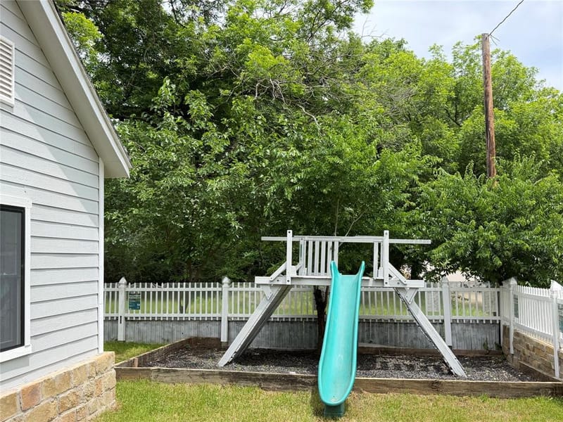 701 Olive Street, Cleburne TX 76031 - Photo 25