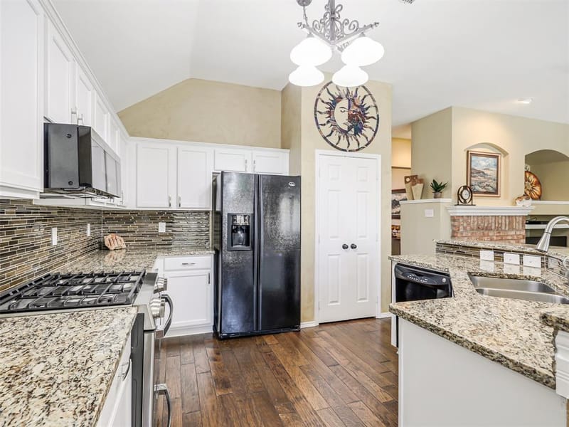 10717 Brandenberg Drive, Frisco TX 75035 - Photo 8