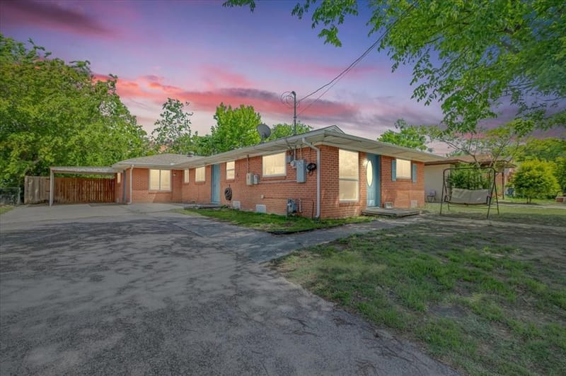 713 Bailey Street, Denton TX 76205 - Photo 2