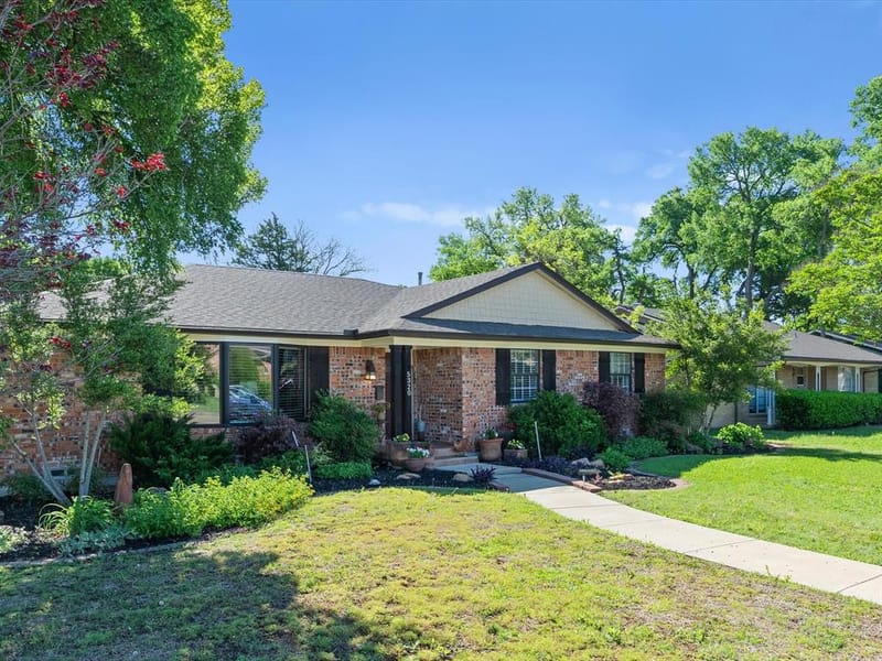 5320 Elkridge Drive, Dallas TX 75227 - Photo 2