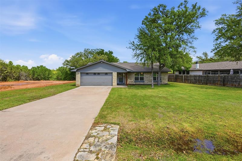 6106 Laredo Court, Granbury TX 76049 - Photo 2