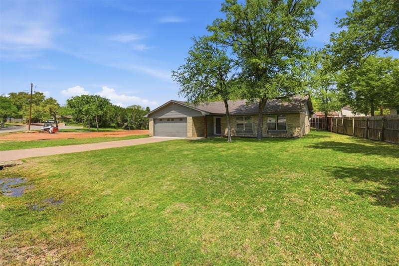 6106 Laredo Court, Granbury TX 76049 - Photo 3