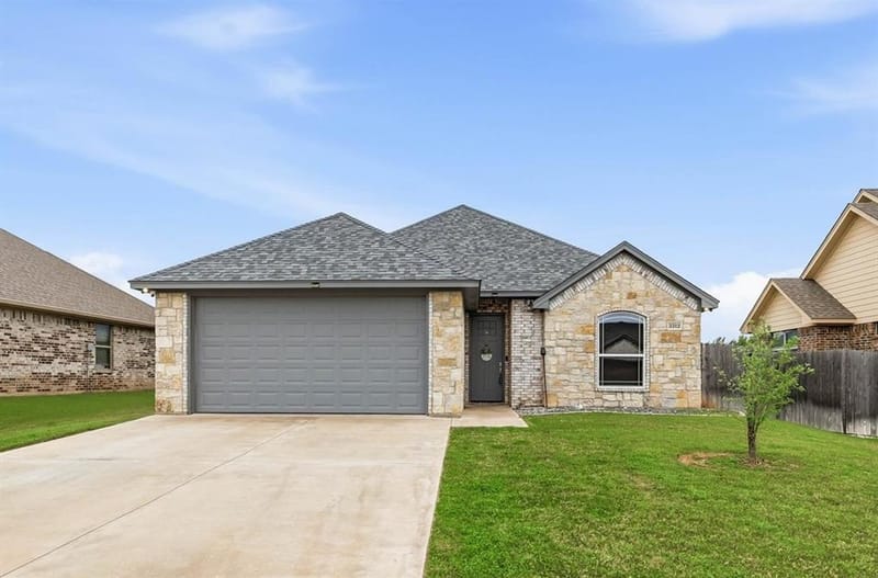 3312 Arrow Creek Drive, Granbury TX 76049
