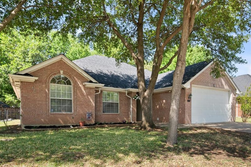 1221 Highcrest Drive, Burleson TX 76028 - Photo 3