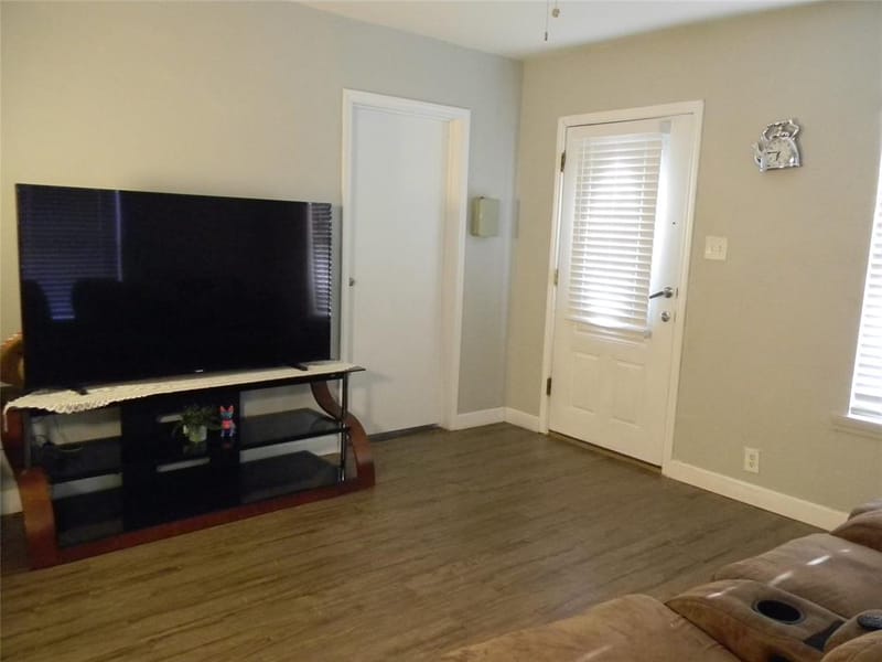 2320 S Denley Drive, Dallas TX 75216 - Photo 3