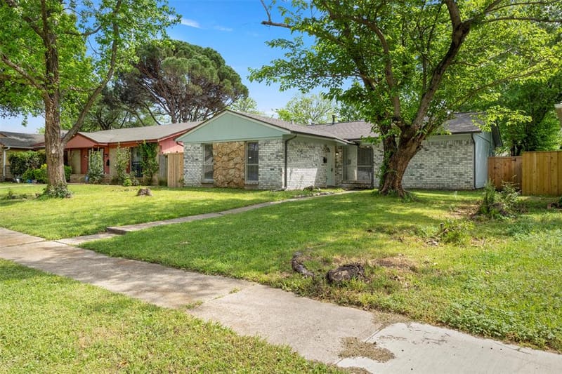 9620 Dale Glade Drive, Dallas TX 75217 - Photo 2