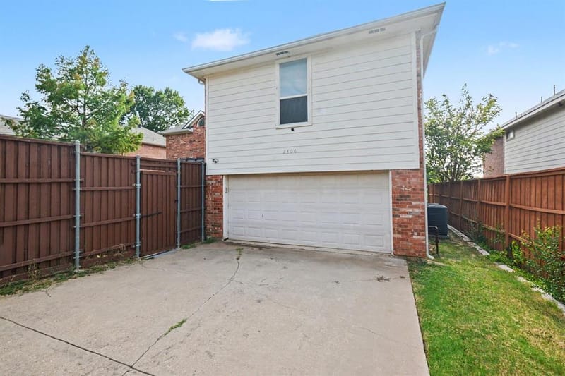 2406 Manchester Drive, Carrollton TX 75006 - Photo 5