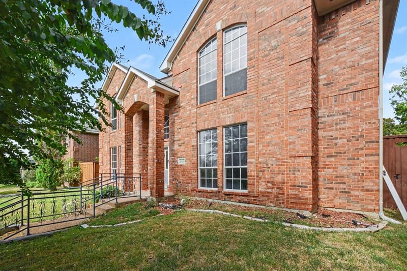 2406 Manchester Drive, Carrollton TX 75006 - Photo 8