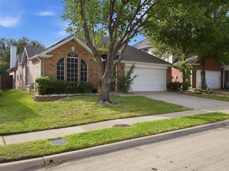 2101 Oak Manor Drive, Bedford TX 76021 - Photo 2
