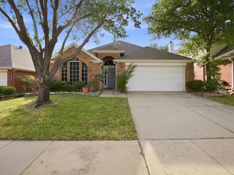 2101 Oak Manor Drive, Bedford TX 76021