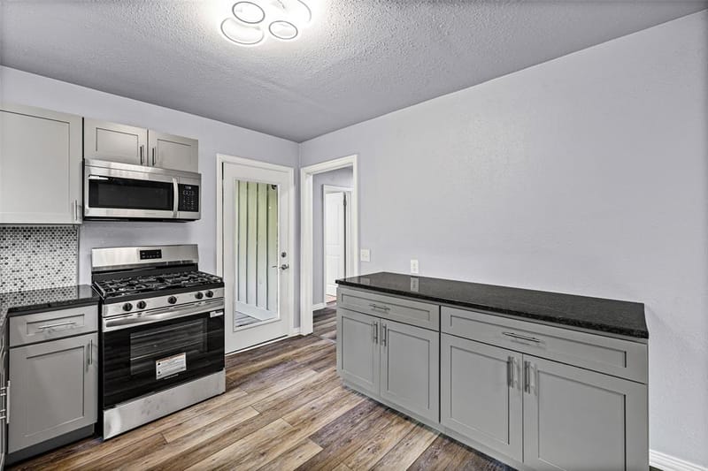 203 S Lancaster Street, Granbury TX 76048 - Photo 12