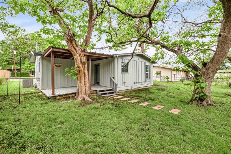 203 S Lancaster Street, Granbury TX 76048 - Photo 7