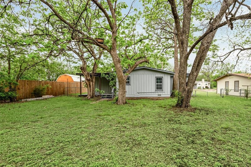 203 S Lancaster Street, Granbury TX 76048 - Photo 32