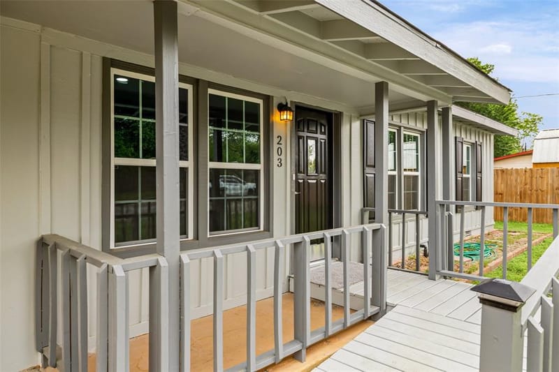 203 S Lancaster Street, Granbury TX 76048