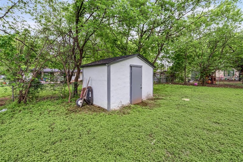 203 S Lancaster Street, Granbury TX 76048 - Photo 34