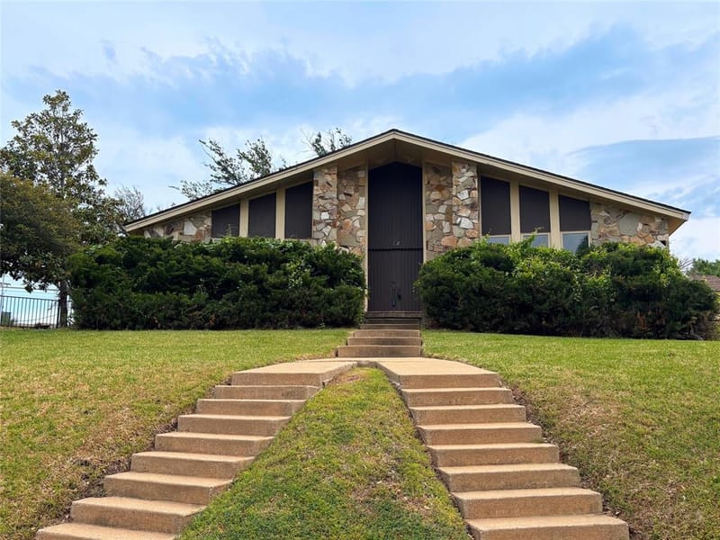 12 Creekwood Circle, Richardson TX 75080