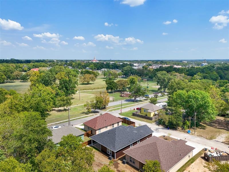 413 Henderson Street, Bonham TX 75418 - Photo 26