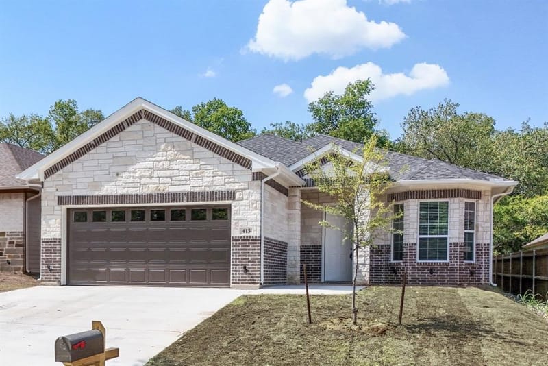 413 Henderson Street, Bonham TX 75418