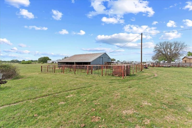 806 Dennis Road, Weatherford TX 76087 - Photo 16
