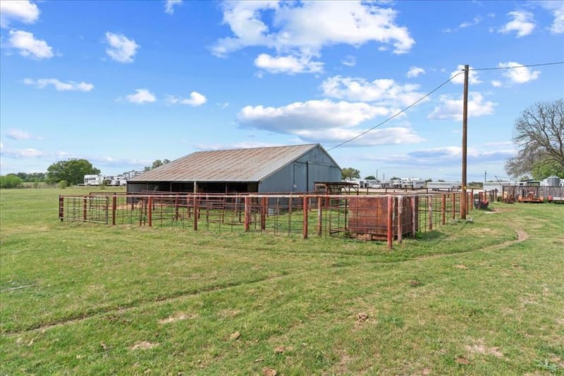 806 Dennis Road, Weatherford TX 76087 - Photo 15