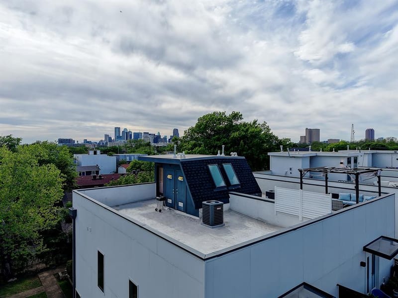 183 S Prairie Avenue, Dallas TX 75226 - Photo 2