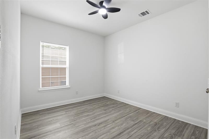 2611 Hunting Drive, Fort Worth TX 76119 - Photo 5