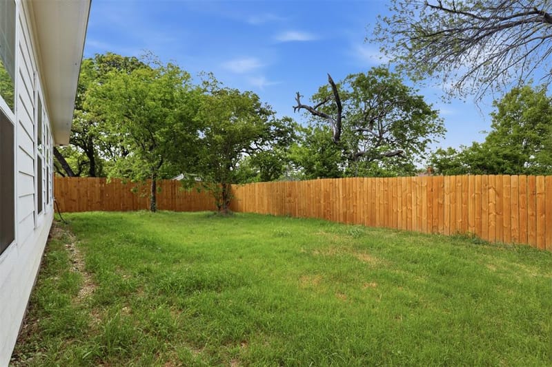 2611 Hunting Drive, Fort Worth TX 76119 - Photo 20