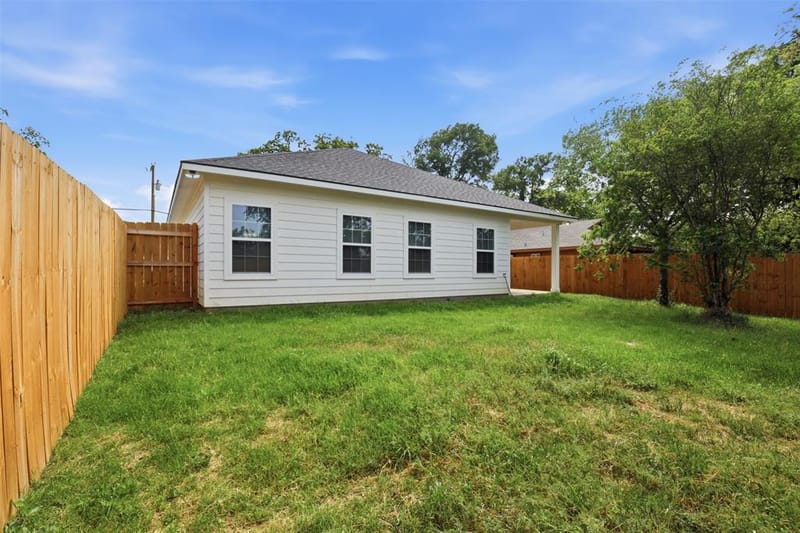 2611 Hunting Drive, Fort Worth TX 76119 - Photo 19