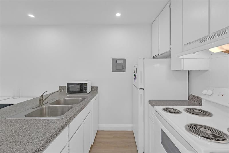 5516 Boca Raton Boulevard # 321, Fort Worth TX 76112 - Photo 6