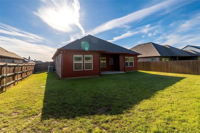 405 Titus Drive, Springtown TX 76082 - Photo 36