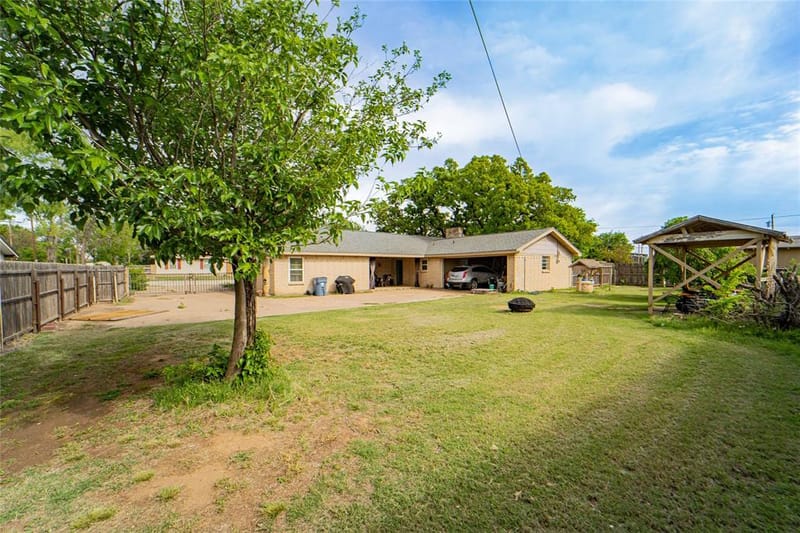 201 Westwood Street, Breckenridge TX 76424 - Photo 24