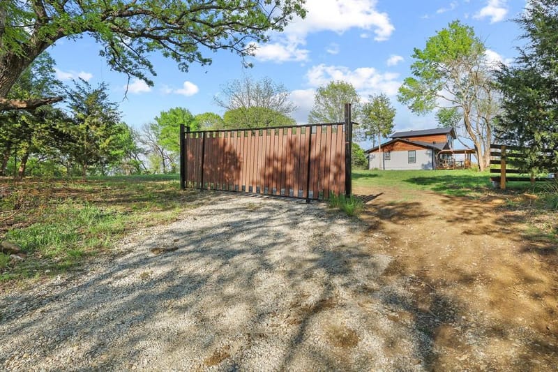 1604 County Rd 4040, Savoy TX 75479 - Photo 36