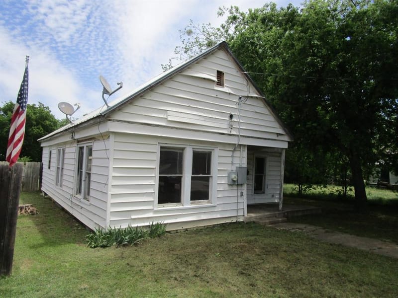 1812 8th Street, Brownwood TX 76801 - Photo 3
