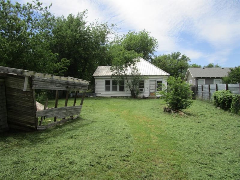 1812 8th Street, Brownwood TX 76801 - Photo 5