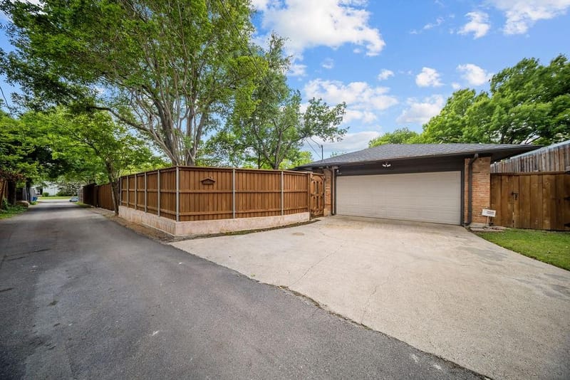 12220 Coolmeadow Lane, Dallas TX 75218 - Photo 35