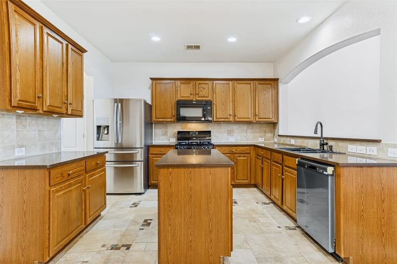 1926 Rustic Creek Drive, Garland TX 75040 - Photo 9