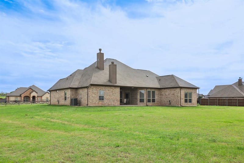 1020 Jesse James Lane, Springtown TX 76082 - Photo 3