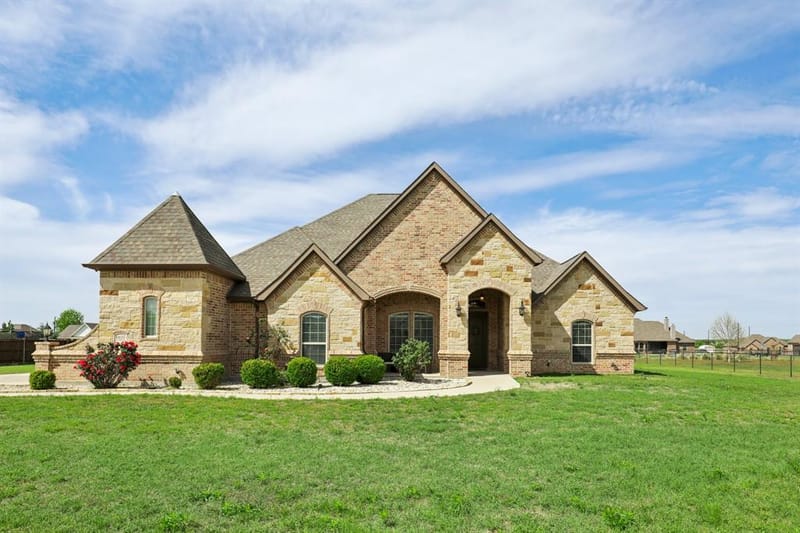 1020 Jesse James Lane, Springtown TX 76082